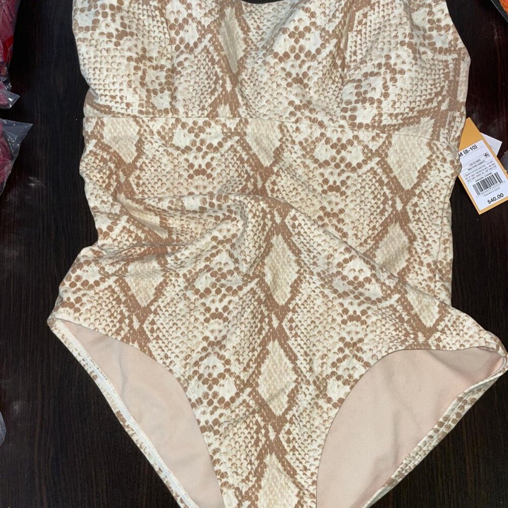 NWT Lot of 10 Brand New Women's Swimsuits | Tops, Bottoms, One-Piece |MSRP $200+ - Picture 8 of 15